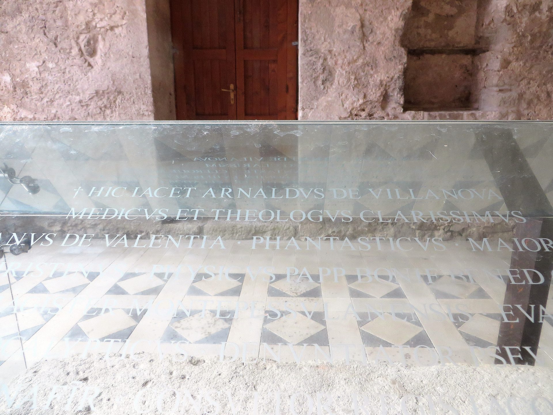 Arnaldus de Villa Nova's tomb3.jpg